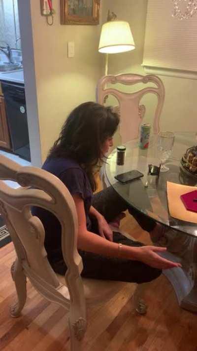 The answer to your question is yes, your hand does have a brain.