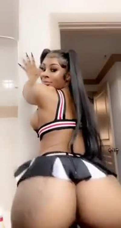 Your favorite cheerleader…🥵