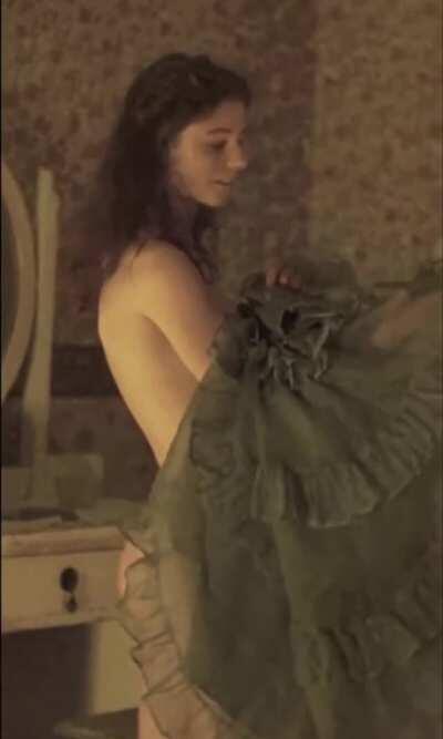 When I saw Jojo Rabbit I was amazed by Thomasin Mckenzie but I chilled down because I thought she was minor but then I googled her and found out that she’s 19 and that she already made a nude scene showing off her incredible body. And since then I’m obses