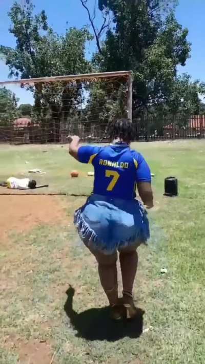 would you play against her ? [Lwazi]