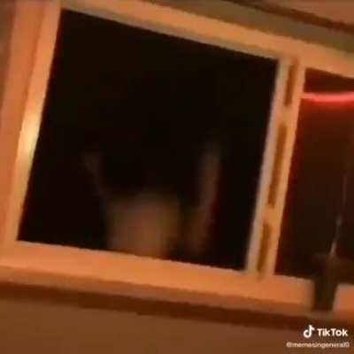 Desculpa se for um conteúdo muito pesado, se for contra as regras eu apago.