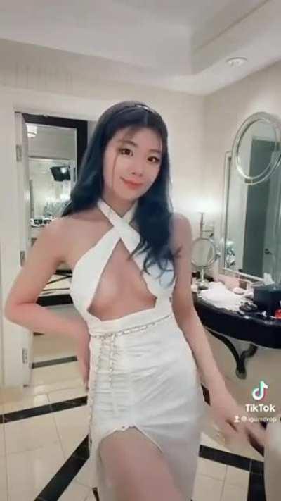 Dress was a bit loose 👀