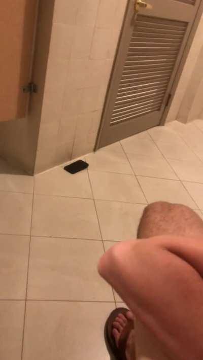 Blowjobs in public are my fave🤫