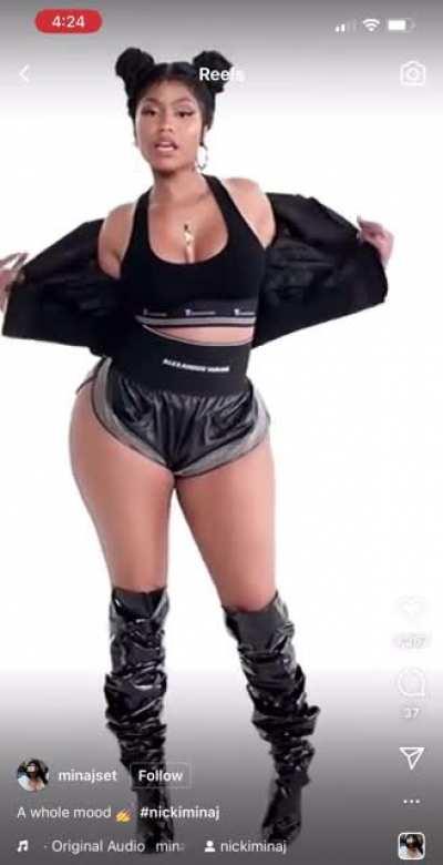 Nicki Minaj @nickiminaj