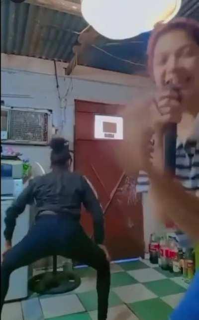 A la que no hace palmas no le viene...