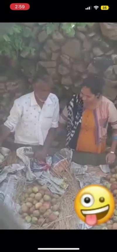 Fruit bechne mien bohot scope hai bhaisab