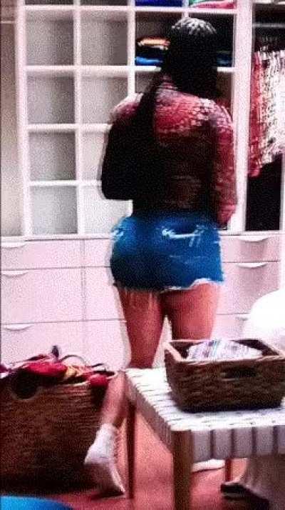 her thick ass omg 😩🤤🍆💦