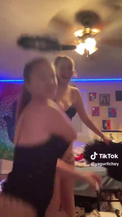 Gotta Love Halloween🎃🍑🥵