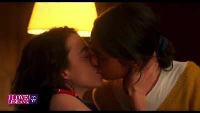 Margaret Qualley (28) & Geraldine Viswanathan (27) - 