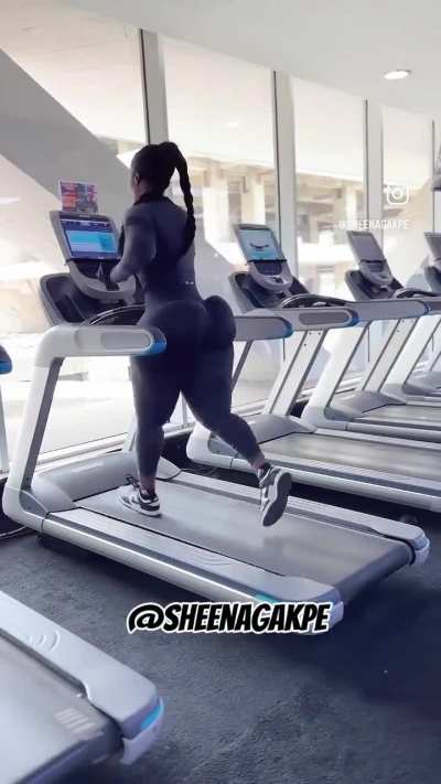 DAMN! Dat ass phat 👀