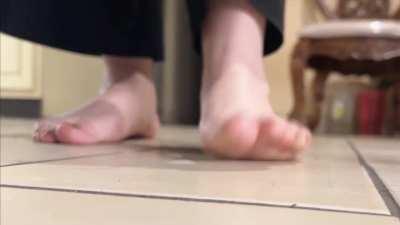 Looking for ant crush videos 