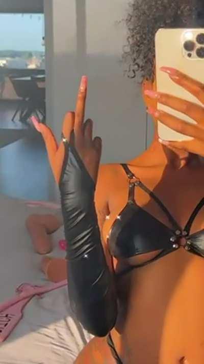 😈🤎🔥.. End date night, kinky?💦💦.. FREE ONLYFANS!! 🔞🍭 (fetish, latex, sissy, smoking & scat) 😳🥵💦🌸