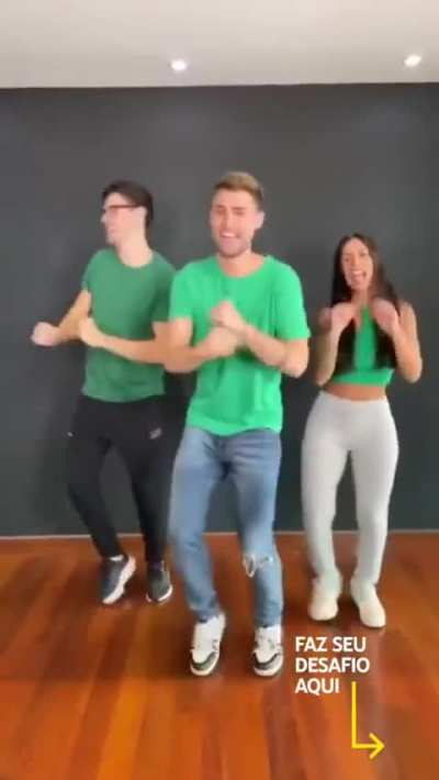 Como já era esperado, a Mancha Verde iniciou os protestos em frente à Academia de Futebol