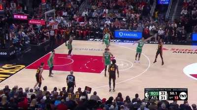 [Highlight] 18 first quarter points from Trae Young after his step back 3 over Grant Williams