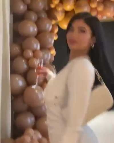 Kylie goddess 🤯🛐