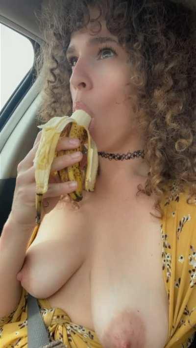 Yeah.. so I don’t know about you, but this is how I banana while driving! [F] MILF