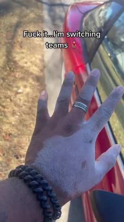 Человек становится белым