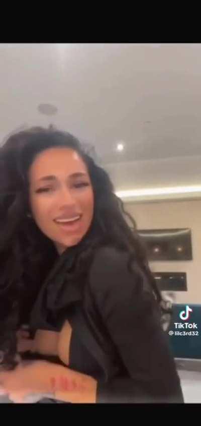 Bhad Bhabie nipples poping out 🥵