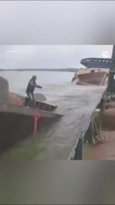 to load the barge with sand