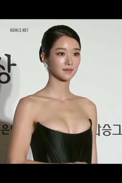 Seo Ye-ji, the uneasy tube top dress legend