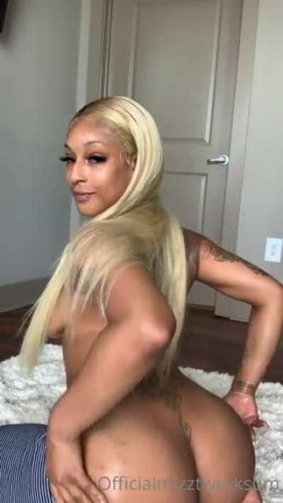 F A I T H .... That's she gonna show some pussy one day