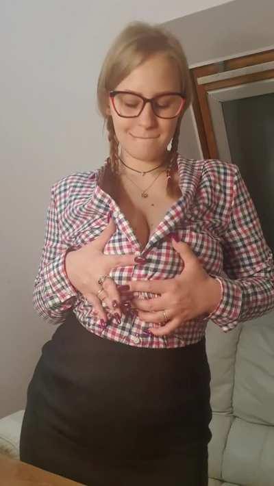 [Gif] And here is my office outfit. Kisses