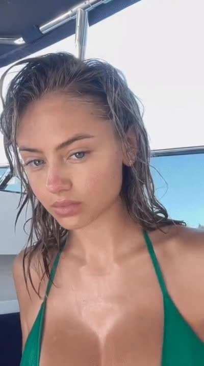 The tits on Leni Klum