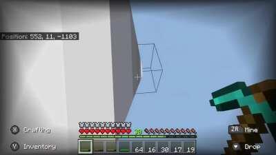 Suddenly my diamond pickaxe turns into a purple bed? (Major Bedrock glitch)