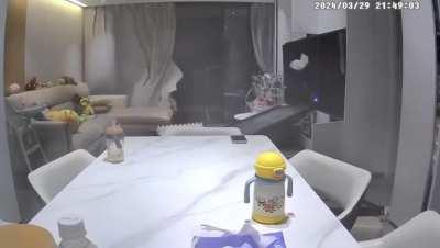 Strong wind on the 20th floor of an apartment building in Guangdong, China