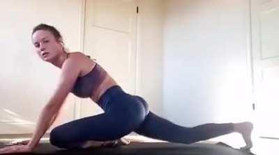 That time when Brie Larson revealed that she is thicc at the back side too.....