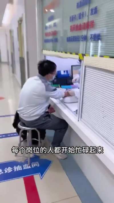 3月11日(发布) 上海。一名90后外科医生记录下自己值夜班日常：凌晨12点，一名年轻的女孩跳楼；凌晨1点，又一个男孩用同样的方实离开；凌晨三点，新婚不久的夫妻因争执互相砍伤....短短几个小时，人间的疾苦展现的淋淋尽致。