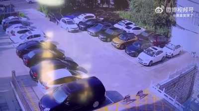 这是在干什么 WTF is he doing 