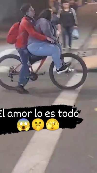 La bici es de wakanda 🧐