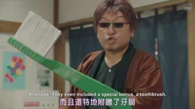 That one time Fumihiko Tachiki, voice actor for Hasegawa showed up in one of the episodes for the Gintama LA specials as Hasegawa