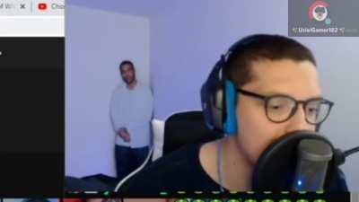 Late explicándonos como jugar bien y defenderse del CR7 en fri fayer 😱😱🤓