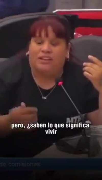 La diputada k natalia zaracho le reclama a milei que en su barrio gobernado 20 años x el kirshnerismo ahora no hay comida, luz,agua,cloacas ni calle Justo ahora se dio cuenta Kjjjj