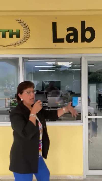 TO ME MIJANDO DE RIRKAKAKAKAK