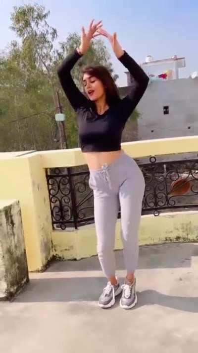 Pause at right moment and look closely 🔥🔥...Aditi Pandit