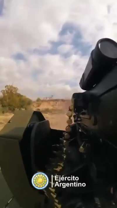 Ingenieros argentinos desarrollaron un UGV equipado con una MAG 7,62 mm, muy similar a los que se están usando en Ucrania. Ingeniería nacional, innovación y desarrollo aplicados a la defensa.