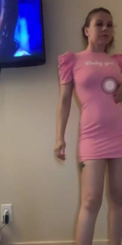 Vanilla shake bitch shaking ass in pink dress while pussy pop out