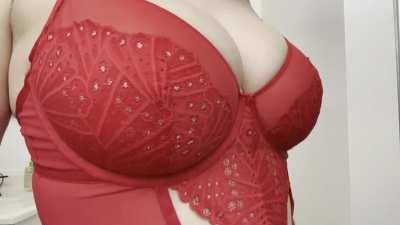 bouncing in red this time.