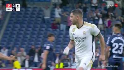 Real Madrid [1]-1 Real Sociedad: Fede Valverde 46' (Fran García assist)