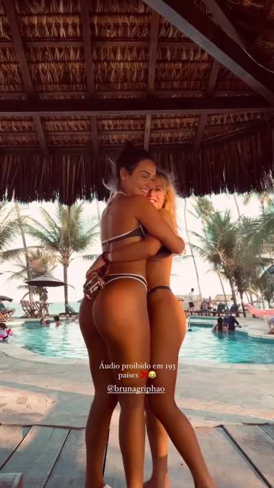 Larissa Santos & Bruna Griphao 