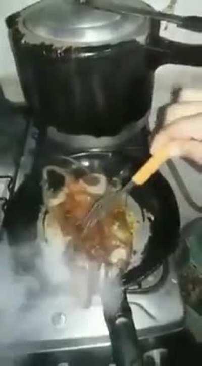 Simone furacão e pai meliciado, depois que MUCALOL ficou rico e deixou os país em bangu passando fome