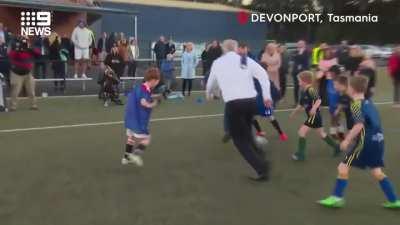 aUStRaLIAn PRIme MInISTer mUrDErS SMall ChIlD FOr EXistiNg