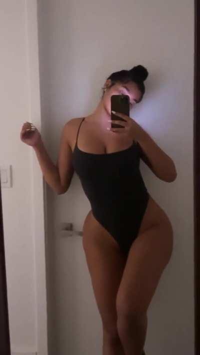 Parnia Porsche (@parniathedonn)