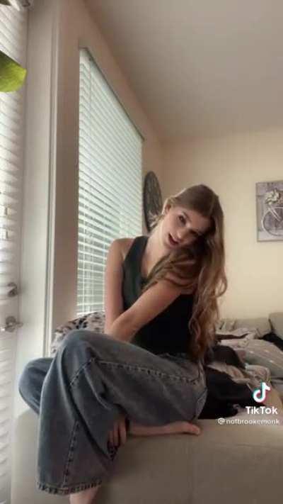 Brooke Monk Feet 😍