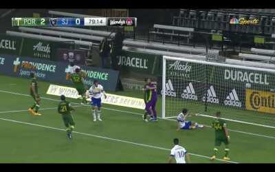 Jorge + Steve hug it out 💚