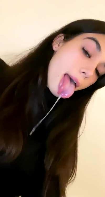 Anyone know who she is? 🥵