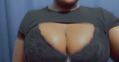 Bouncy boobs always lift my spirits up🤗